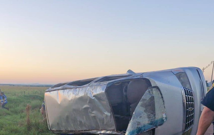 Dos muertos en vuelco a causa de enorme bache en Paraguarí