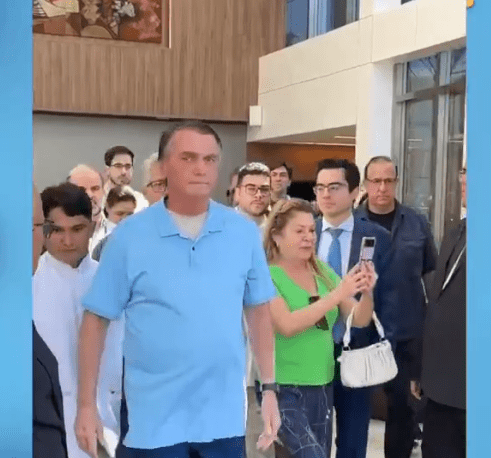 Bolsonaro recibe alta médica después de tres semanas hospitalizado