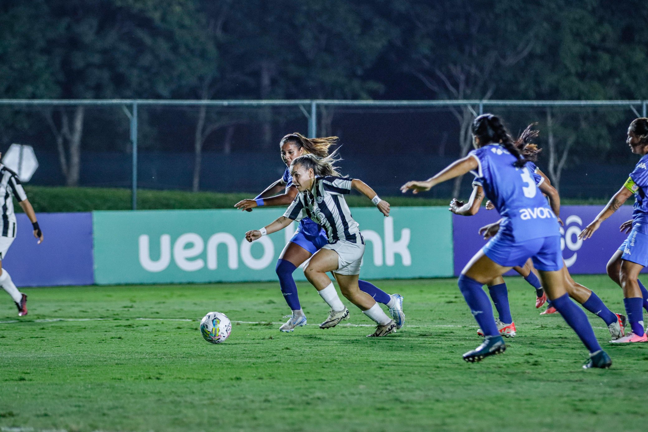Libertad goleó a Nacional/Humaitá y se mantiene al acecho de Olimpia