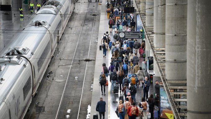 Advierten «desprestigio de España» tras «bochornoso apagón» y el «desastre ferroviario»