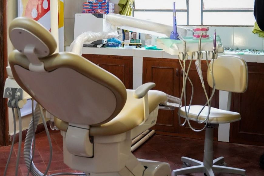 Entregan renovado equipamiento odontológico en General Delgado