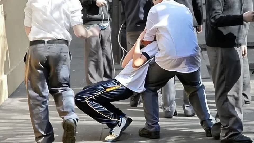 Adolescentes agreden a joven con TEA durante un San Juan de colegio esteño