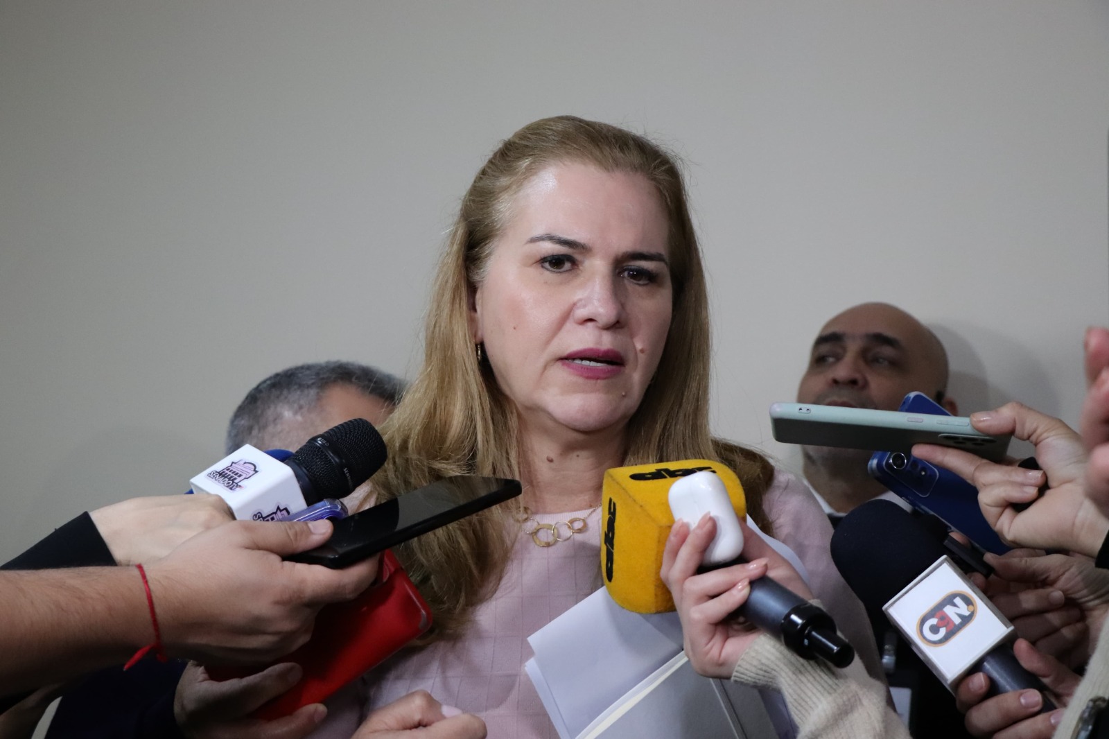 Salud suspende convenios de descuentos automáticos para proteger salarios
