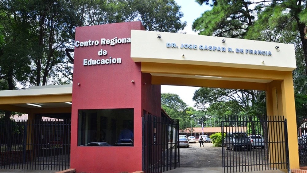 Adolescente entró al colegio de su ex sin autorización luego de amenazarla por Instagram
