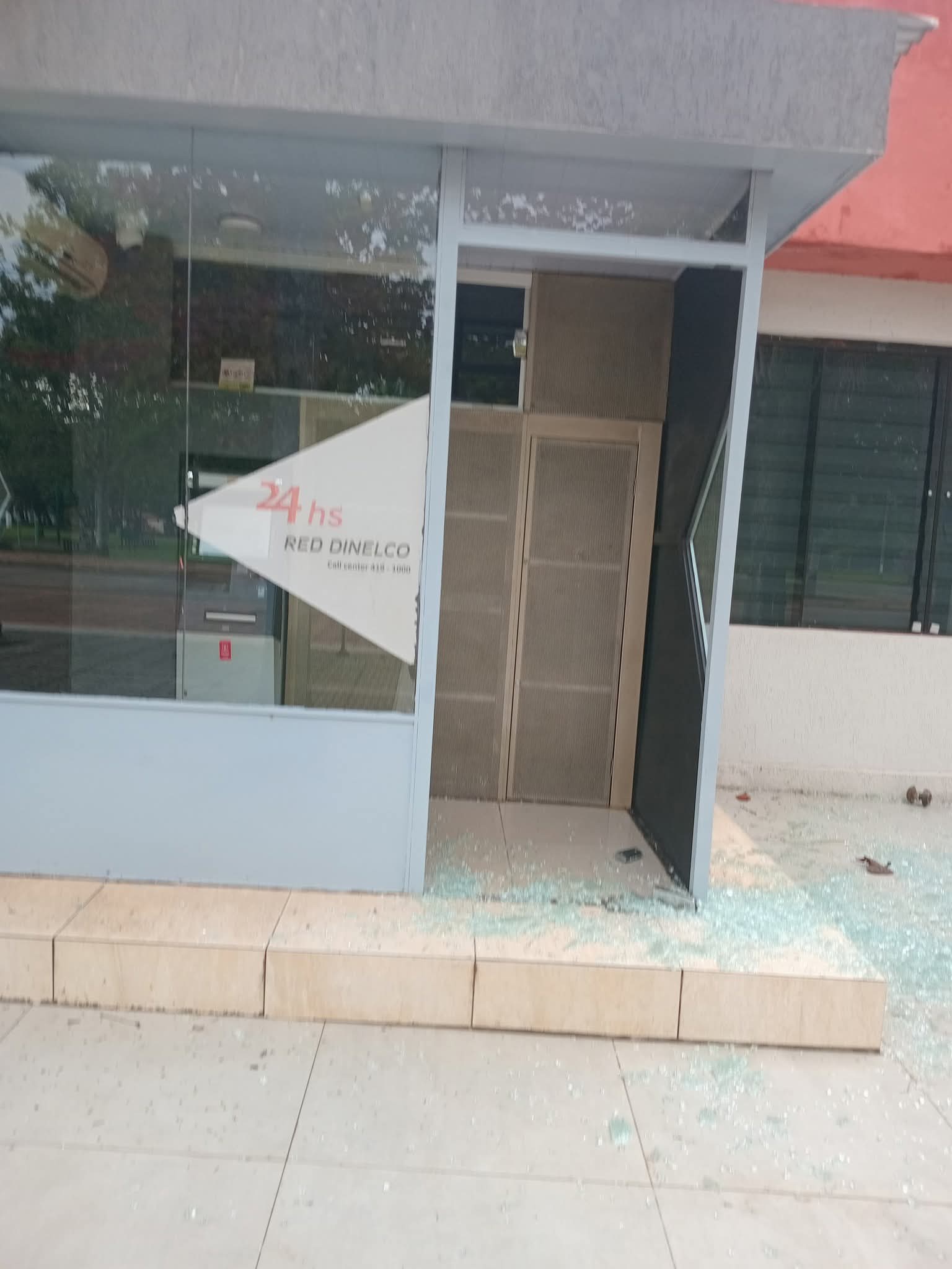 Cajero automático en Villa Florida dañado por temporal