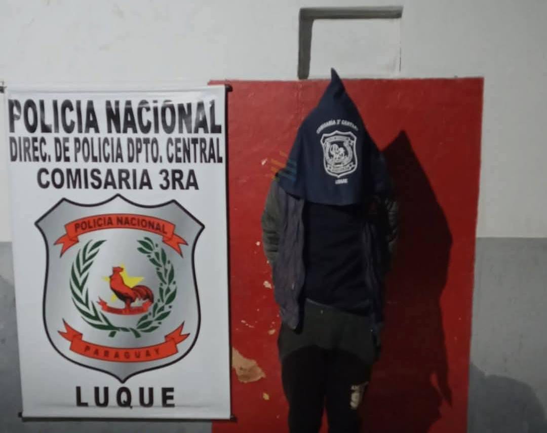 Hombre interrumpió misa acusando a sacerdote de ser amante de su pareja