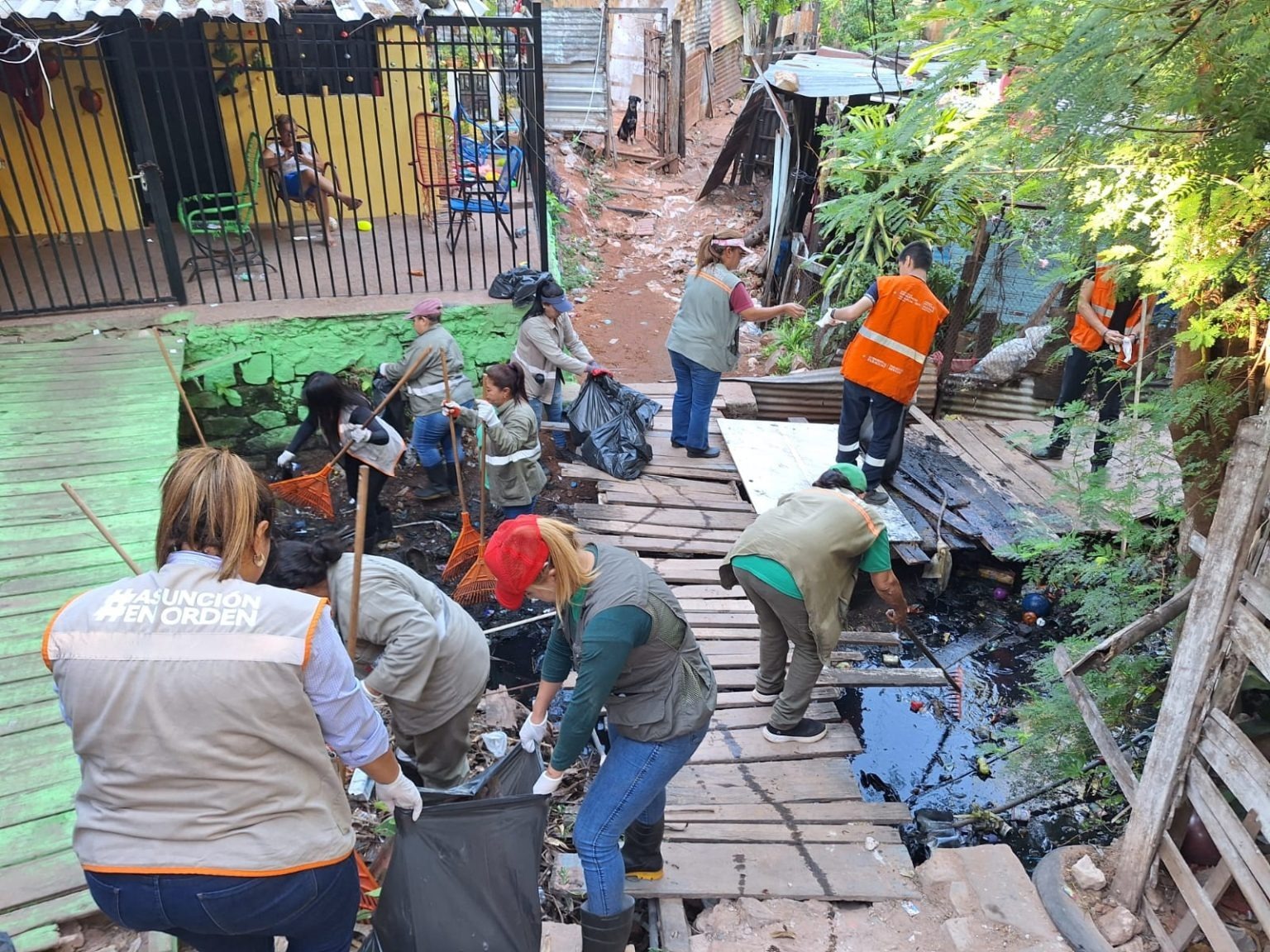 Municipalidad de Asunción y SEN coordinarán operativos de limpieza en cauces hídricos críticos