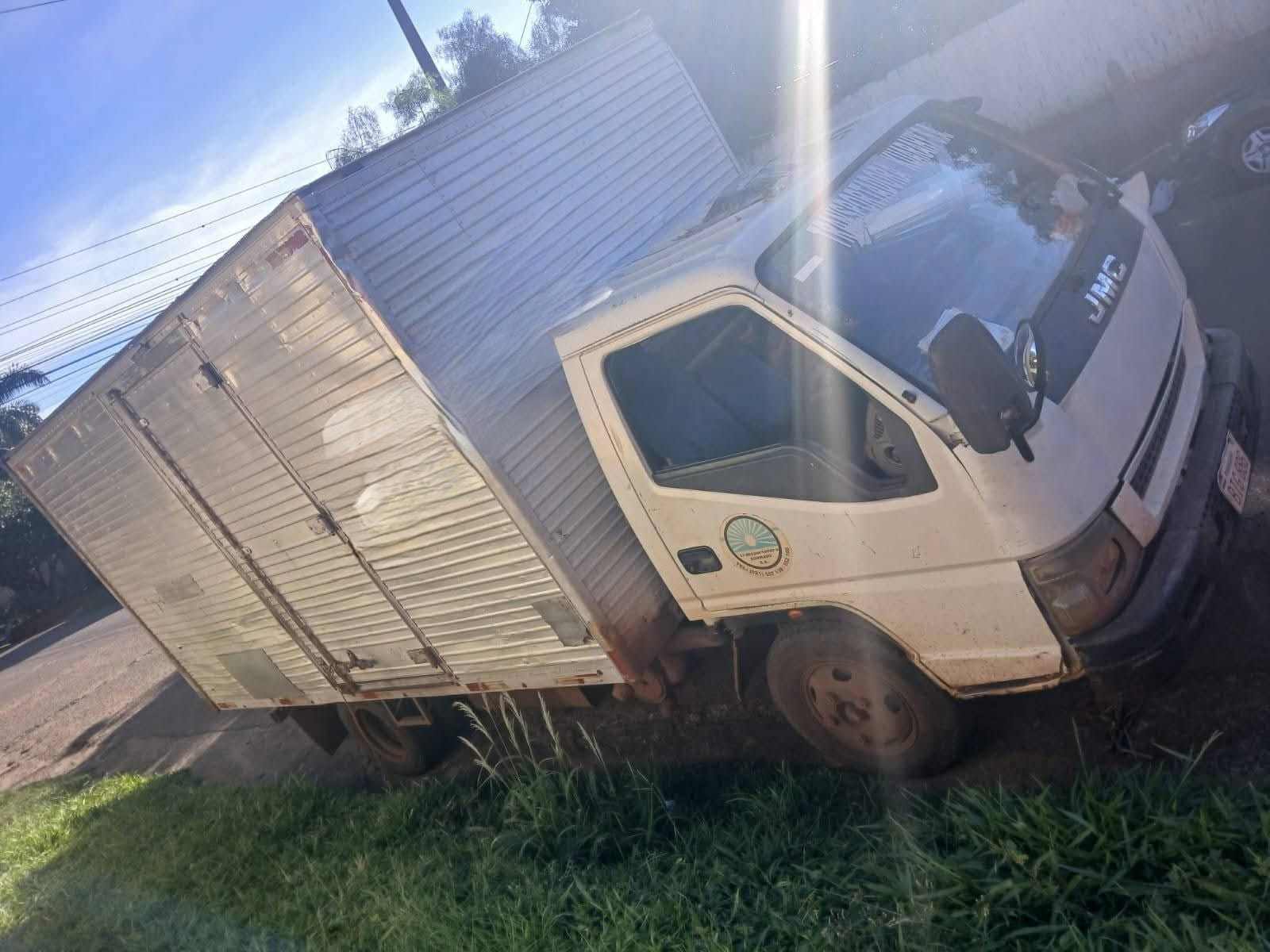 Policía muere arrollado por un camión que perdió los frenos