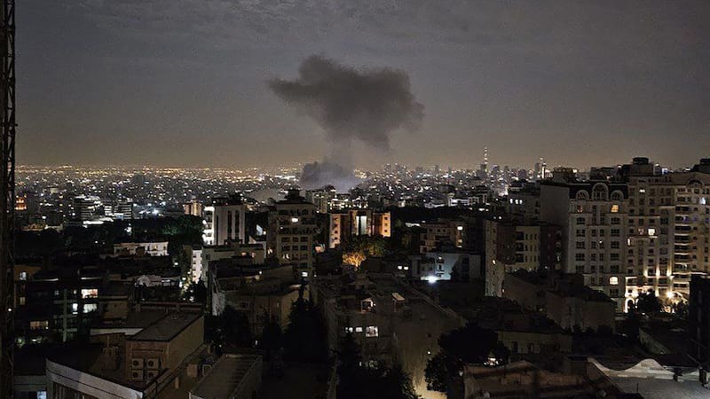«Tan solo anoche, Irán nos lanzó 150 misiles»