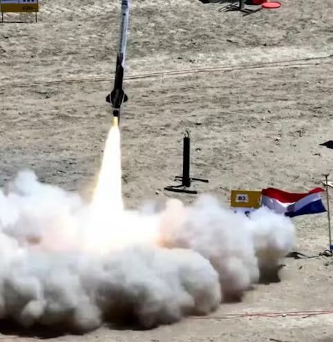 Estudiantes paraguayos lanzaron con éxito el cohete «Yaguareté 2» en EE.UU