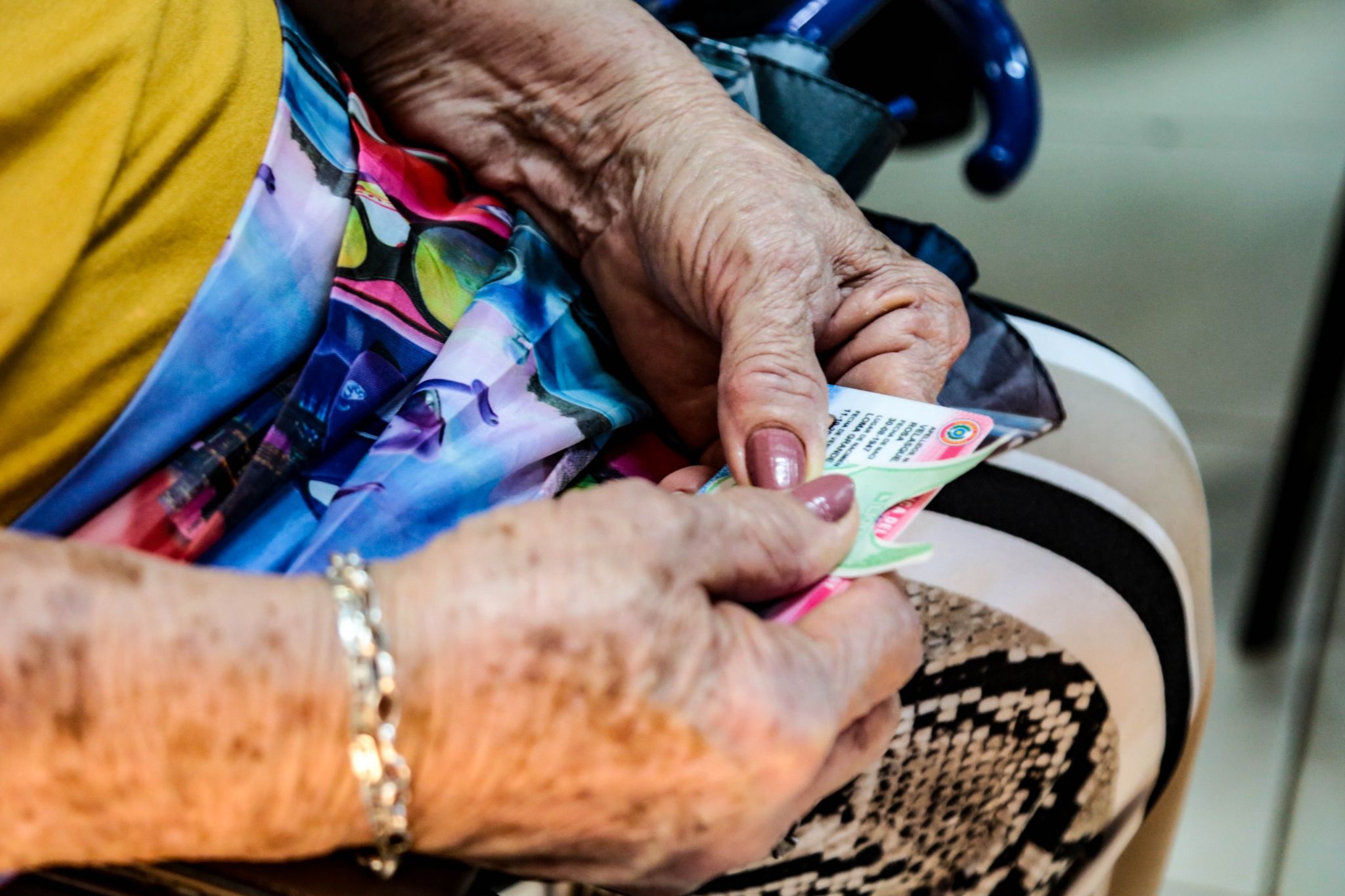 MDS pidió investigación de casos de cobro irregular de pensión de adultos mayores