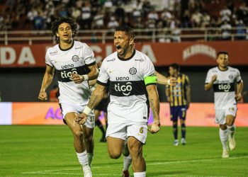 Y una noche Olimpia hizo la luz, en el debut de Éver Almeida
