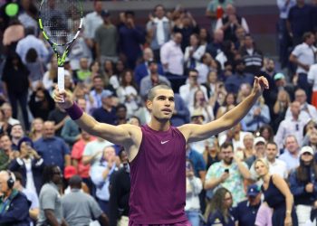 Alcaraz, Djokovic y Sabalenka avanzan a tercera ronda en el Abierto de Estados Unidos
