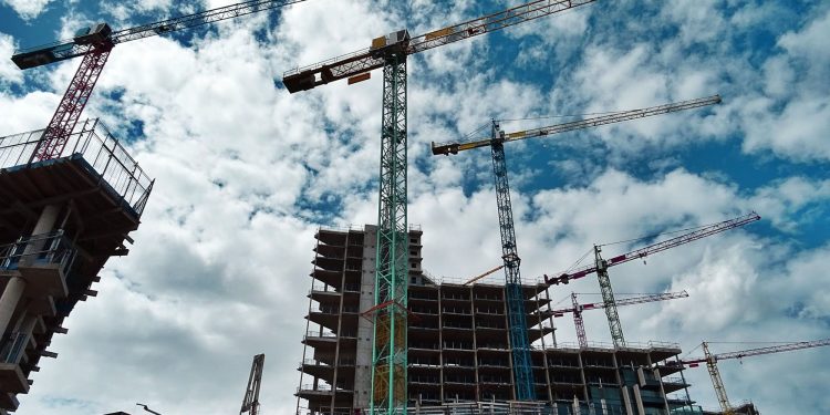 A pesar de promesas del Gobierno, este sigue sin cumplir con pagos a constructoras