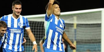 Con gol de Diego Gómez, Brighton golea y pasa de ronda en la Carabao Cup