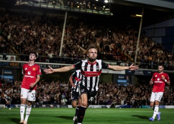 Un equipo de cuarta división eliminó al Manchester United de la Carabao Cup