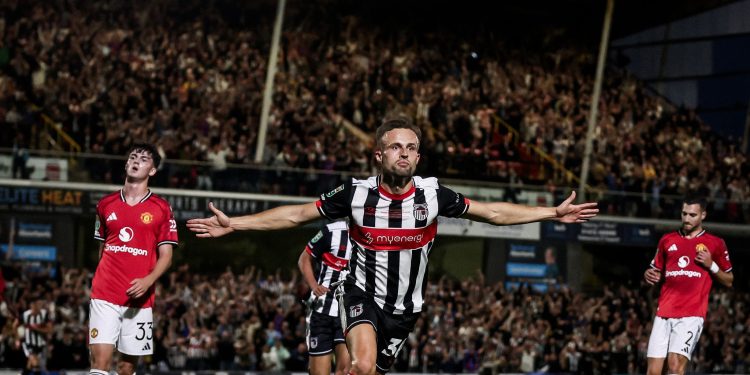 Un equipo de cuarta división eliminó al Manchester United de la Carabao Cup