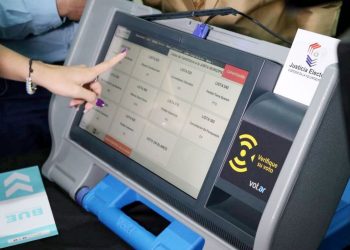 Siguen los inconvenientes para la compra de máquinas de votación