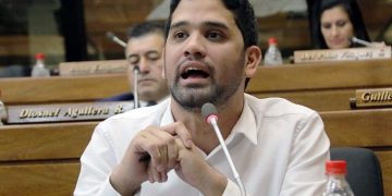 Diputado ratifica acusaciones contra senadora sobre uso de fondos municipales para campaña política