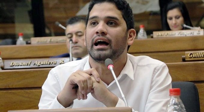 Diputado ratifica acusaciones contra senadora sobre uso de fondos municipales para campaña política