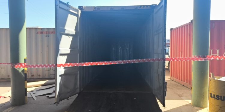 Incautan carga con cocaína camuflada en granos camino a Países Bajos