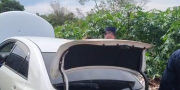 Atropelló un puesto de control y luego huyó abandonando carga de marihuana