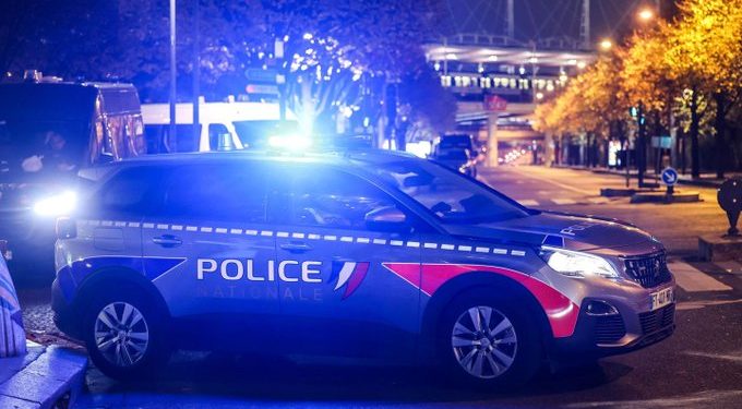 Hombre embiste a personas en bar en Francia: un muerto y varios heridos
