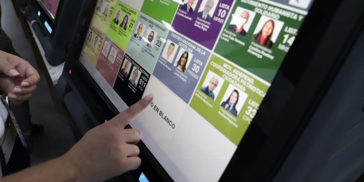 TSJE ordenó cancelar licitación de máquinas de votación