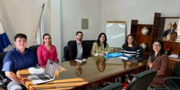 INS y universidad privada fortalecen cooperación académica