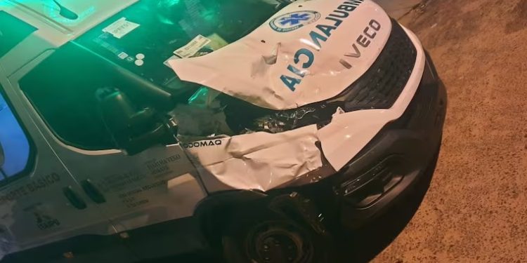 Yby Yaú: ambulancia que trasladaba a un herido de bala chocó contra una vaca