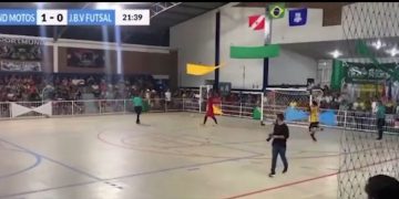 Conmoción en Brasil: arquero de futsal falleció en plena tanda de penales tras recibir un pelotazo
