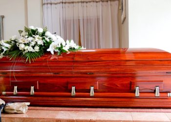 Denuncian a funeraria por incumplir contrato con un asegurado que falleció