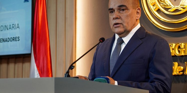 Supuesto título falso de Rivas: «Fiscalía debe demostrar en juicio la culpabilidad»