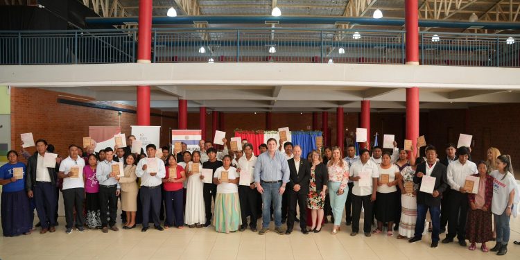 Exitosa campaña de bodas comunitarias