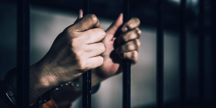 Padre condenado a 25 años por abuso de su propio hijo