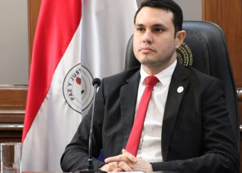 Lamentan la tardanza de suspensión de matrícula de Hernán Rivas