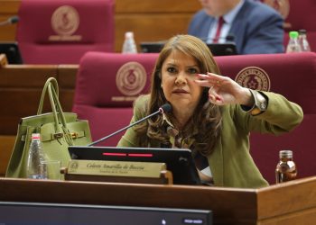 Senadora es declarada «persona no grata» en Minga Guazú