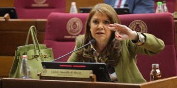 Senadora es declarada «persona no grata» en Minga Guazú