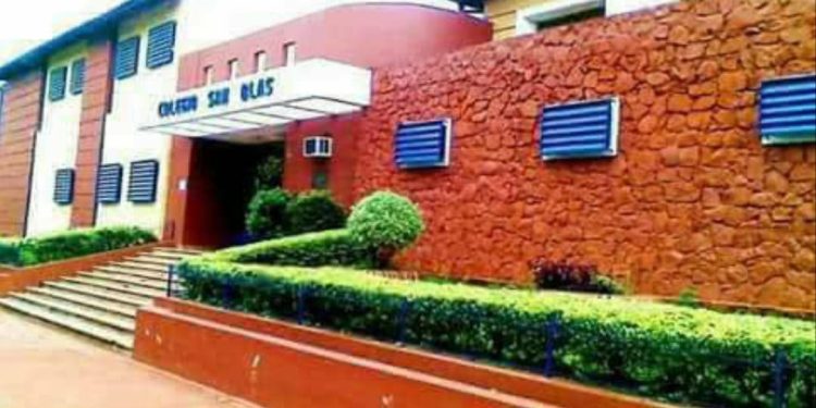 Profesor de educación física es agredido a golpes por un alumno en un colegio de Itá