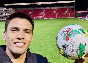 Diego Gómez se guardó la pelota con el que marcó un «póker» con su Brighton