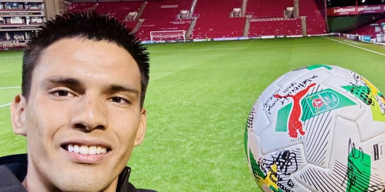 Diego Gómez se guardó la pelota con el que marcó un «póker» con su Brighton