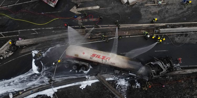 México: explosión de camión de gas dejó 3 muertos y unos 70 heridos