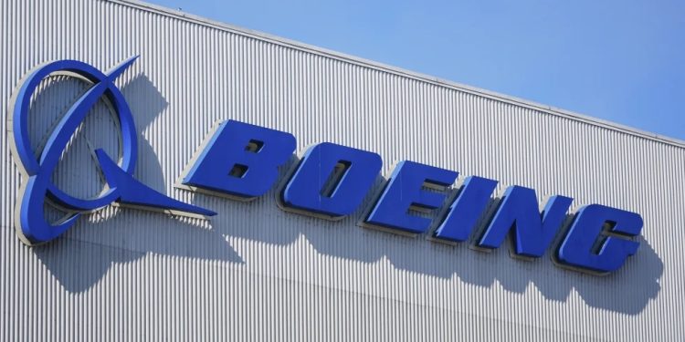 Impondrían millonaria multa a Boeing por fallas de seguridad