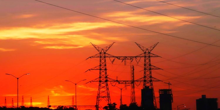 Prevén que en unos años la crisis de energía de la ANDE sea inevitable