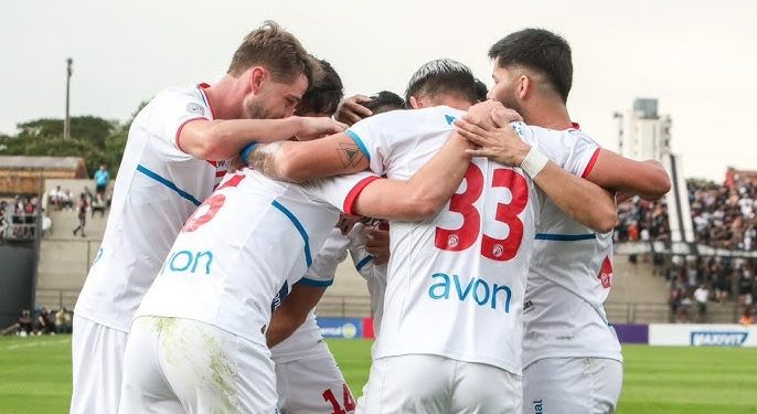 Destacan la unidad entre los jugadores y el DT de Nacional que deriva en buena campaña