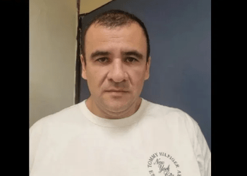 Condenan a abogado de «Tío Rico» por intento de acercarle un celular en la cárcel
