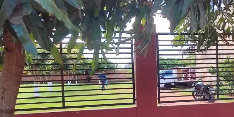 Campo 9: Intento de feminicidio acaba a los tiros y con el agresor herido