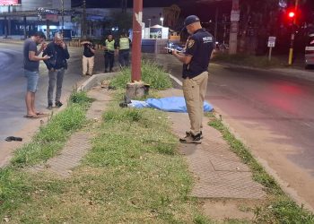 Joven motociclista pierde la vida al impactar contra una columna en la «Curva de la Muerte»