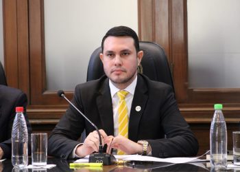 Corte Suprema suspende la matrícula de Hernán Rivas