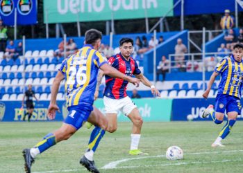 El Ciclón sopló sobre el final y sigue al acecho de la cima